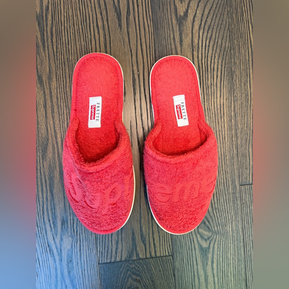 Supreme Red Slippers with Bag - Picture 4 of 5